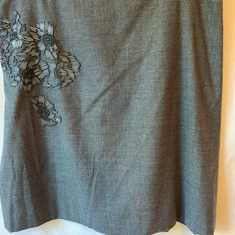 New with tag on - Gray sequined skirt with lining
